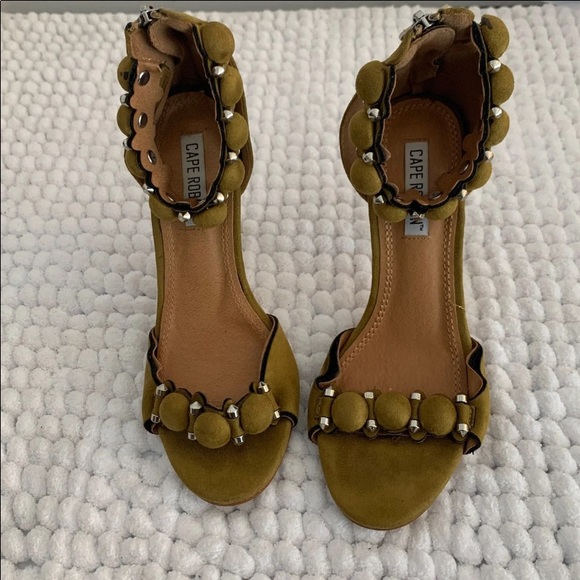 Olive Green Cape Robbin Heels - Picture 1 of 5